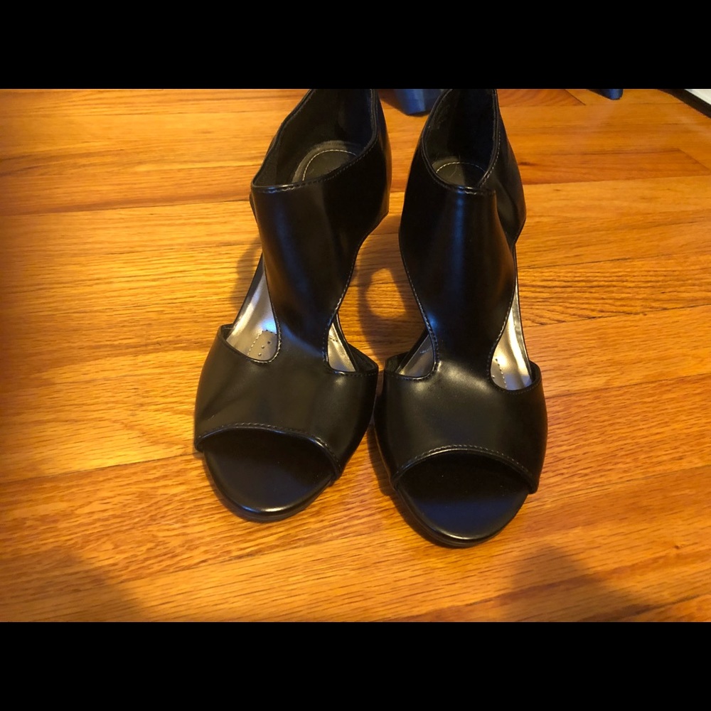 Dexflex Comfort black Heels .